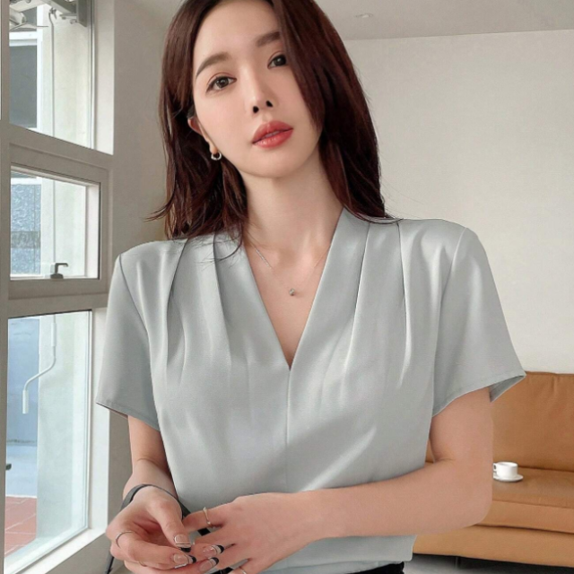 純色V領褶皺短袖休閒襯衫