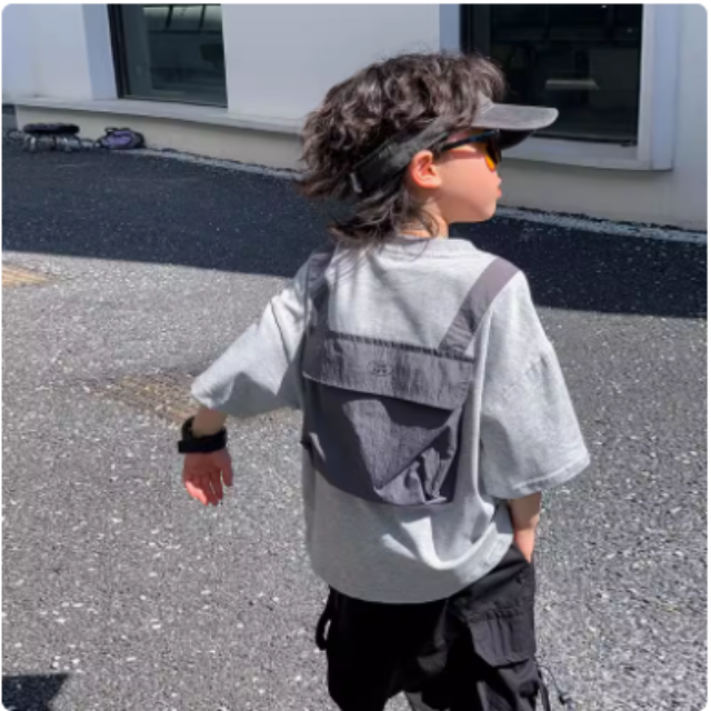 灰色書包口袋潮牌T