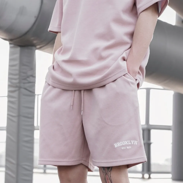 【AMERO】男女裝 休閒棉短褲 電繡英文字 情侶裝