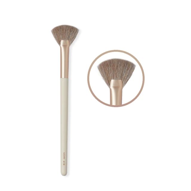 Solone 扇形提亮刷/AC06