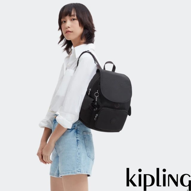 KIPLING『猴子包』曜岩黑品牌經典圓標拉鍊掀蓋後背包-CITY PACK S